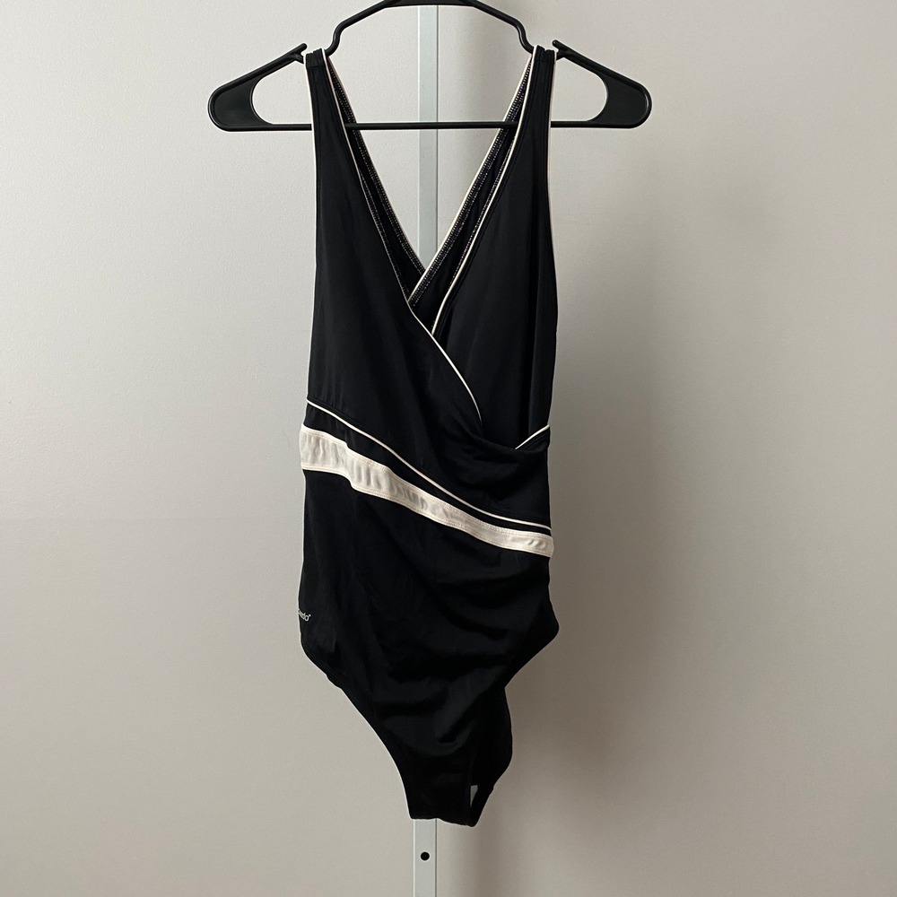 Speedo Sporty Chic Coastal Wrap V-Neck One Piece Swimsuit 12 Black